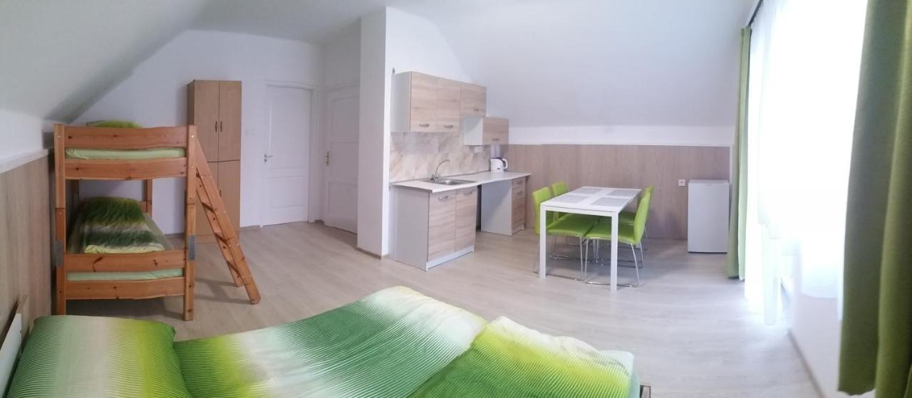 Elza Vendeghaz Apartment ชารอชปาตัก ภายนอก รูปภาพ